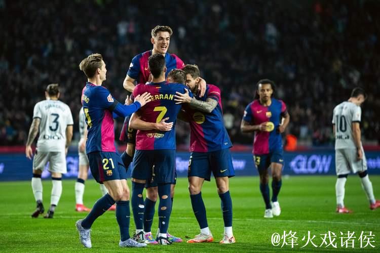 似曾相识？奥萨苏纳一战中，诺坎普看台高唱“哈维，请留下”